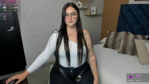 Snapshot of charlotte_mayers chatting on 05-19-26, 03:40 Charlotte Mayers online show from 05-19-26, 03:40