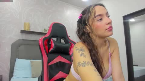 Snapshot of charlotte_rousee chatting on 09-27-25, 12:32 charlotte_rousee online show from 09-27-25, 12:32