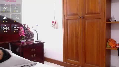 Charlotte   online show from 11-26-25, 11:06