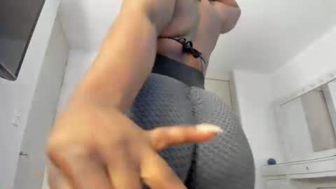 Yuli online show from 06-18-26, 06:02