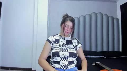 charlottee_starr online show from 11-04-25, 08:41