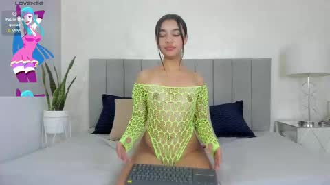 Snapshot of charlotteg18 chatting on 02-21-25, 10:39 Charlote online show from 02-21-25, 10:39