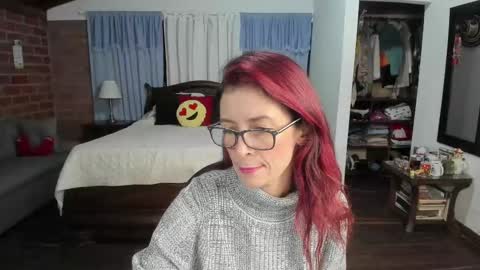 Snapshot of charlottewillson chatting on 10-21-25, 11:27 Charlotte online show from 10-21-25, 11:27