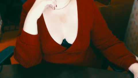 Snapshot of charlottextasty chatting on 12-17-24, 01:16 CharlotteXTasty online show from 12-17-24, 01:16