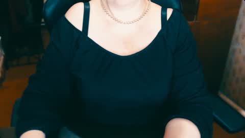 Snapshot of charlottextasty chatting on 12-19-24, 10:56 CharlotteXTasty online show from 12-19-24, 10:56