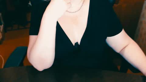 Snapshot of charlottextasty chatting on 12-27-24, 03:37 CharlotteXTasty online show from 12-27-24, 03:37