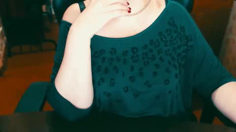 Snapshot of charlottextasty chatting on 01-17-25, 01:03 CharlotteXTasty online show from 01-17-25, 01:03