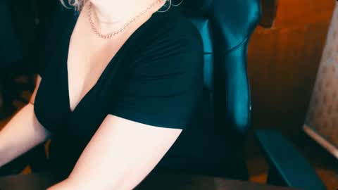 Snapshot of charlottextasty chatting on 01-24-25, 10:11 CharlotteXTasty online show from 01-24-25, 10:11