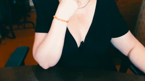 Snapshot of charlottextasty chatting on 01-24-25, 04:28 CharlotteXTasty online show from 01-24-25, 04:28