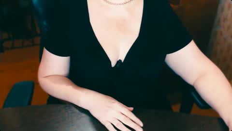 Snapshot of charlottextasty chatting on 02-06-25, 02:04 CharlotteXTasty online show from 02-06-25, 02:04