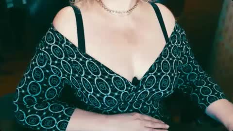 Snapshot of charlottextasty chatting on 02-20-25, 05:07 CharlotteXTasty online show from 02-20-25, 05:07