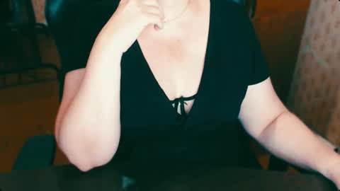 Snapshot of charlottextasty chatting on 09-19-25, 12:06 CharlotteXTasty online show from 09-19-25, 12:06
