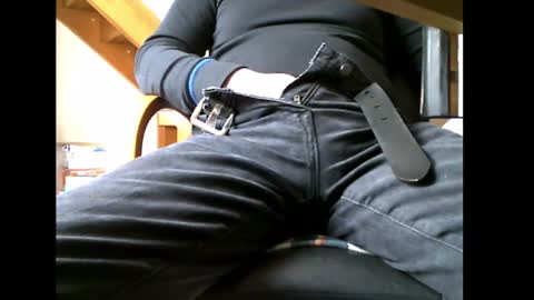 Snapshot of charly052 chatting on 02-25-25, 02:22 charly052 online show from 02-25-25, 02:22