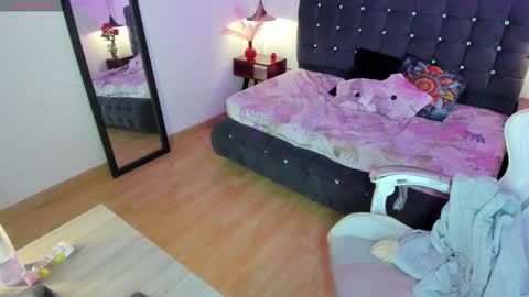 Snapshot of charly_morningstar chatting on 10-03-25, 05:15 Charly online show from 10-03-25, 05:15