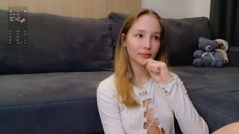 Snapshot of charming_evaa chatting on 04-21-26, 01:53 Eva online show from 04-21-26, 01:53