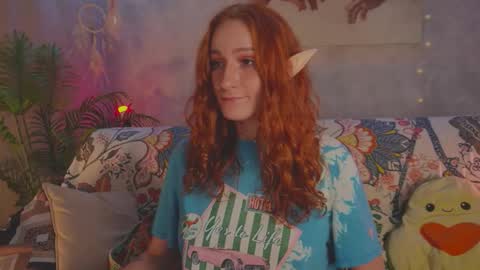 Snapshot of charming_lilly chatting on 09-19-25, 08:31 Lissa online show from 09-19-25, 08:31