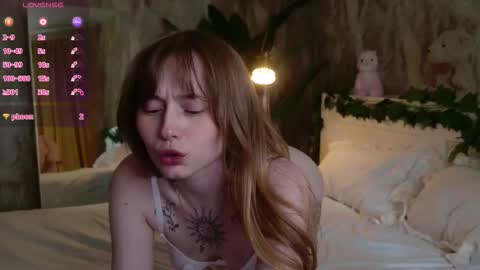 Snapshot of charming_lilly chatting on 10-09-25, 11:41 Lissa online show from 10-09-25, 11:41