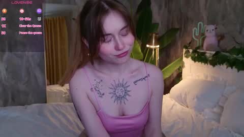 Snapshot of charming_lilly chatting on 11-02-25, 12:40 Lissa online show from 11-02-25, 12:40