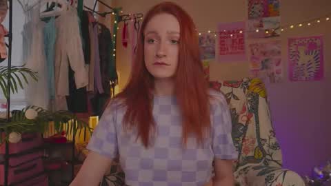 Snapshot of charming_lilly chatting on 11-28-25, 11:02 Lissa online show from 11-28-25, 11:02