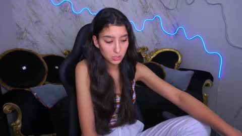 Snapshot of charmmocco chatting on 02-10-25, 04:25 SweetMoco online show from 02-10-25, 04:25