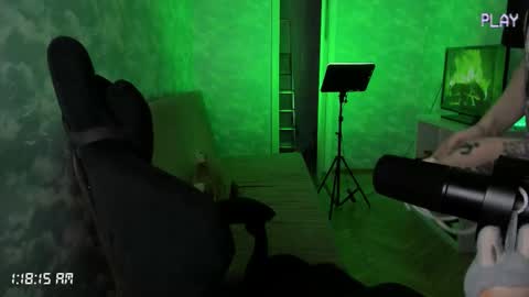 Snapshot of charonbaby1 chatting on 10-24-25, 10:17 lynxy online show from 10-24-25, 10:17