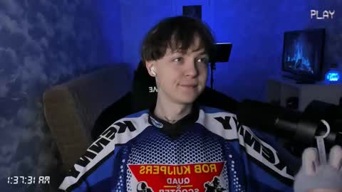 Snapshot of charonbaby1 chatting on 10-25-25, 10:37 lynxy online show from 10-25-25, 10:37