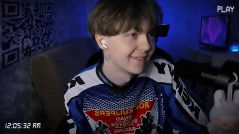 Snapshot of charonbaby1 chatting on 11-07-25, 09:04 lynxy online show from 11-07-25, 09:04