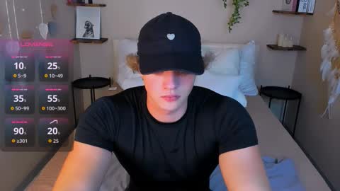 Snapshot of chase_muscular chatting on 11-25-25, 10:37 Chase online show from 11-25-25, 10:37