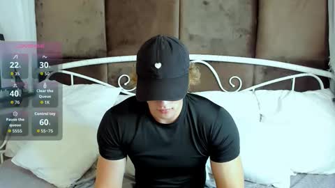 Snapshot of chase_muscular chatting on 11-27-25, 11:01 Chase online show from 11-27-25, 11:01