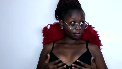 Snapshot of cheeky_charms chatting on 09-25-25, 02:21 cheeky_charms online show from 09-25-25, 02:21