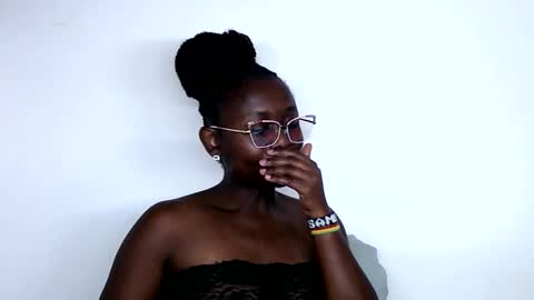 Snapshot of cheeky_charms chatting on 10-17-25, 12:47 cheeky_charms online show from 10-17-25, 12:47