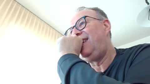 Snapshot of cheer2u chatting on 03-18-26, 03:37 cheer2u online show from 03-18-26, 03:37