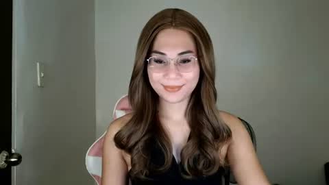 Snapshot of chelly4u69 chatting on 06-27-26, 11:43 chelly4u69 online show from 06-27-26, 11:43