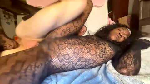 Snapshot of chels2024 chatting on 12-15-25, 06:17 Chels luv online show from 12-15-25, 06:17