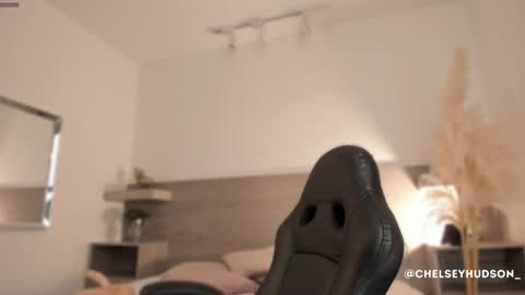 chelsey_hudson online show from 09-23-25, 12:52