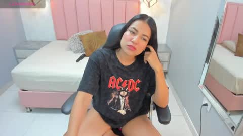 Camila  online show from 06-17-26, 04:26
