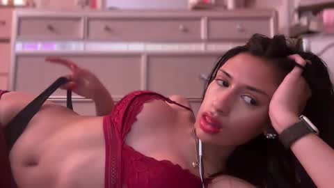 Snapshot of cherliecarmen chatting on 02-09-25, 10:00 cherliecarmen online show from 02-09-25, 10:00