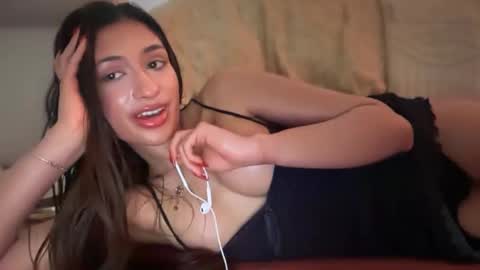 Snapshot of cherliecarmen chatting on 09-25-25, 04:05 cherliecarmen online show from 09-25-25, 04:05