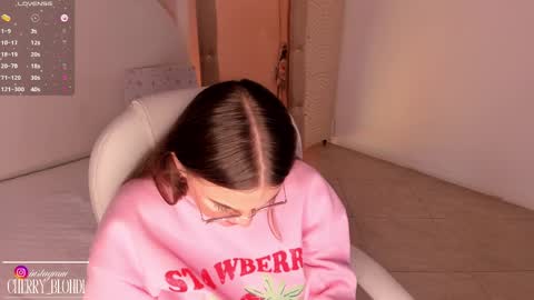 Snapshot of cherry_blond_ chatting on 02-23-25, 02:07 Cherry online show from 02-23-25, 02:07