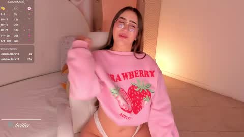 Snapshot of cherry_blond_ chatting on 02-23-25, 08:17 Cherry online show from 02-23-25, 08:17