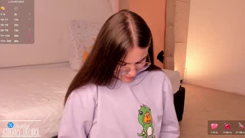 Snapshot of cherry_blond_ chatting on 03-02-25, 02:41 Cherry online show from 03-02-25, 02:41