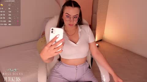 Snapshot of cherry_blond_ chatting on 03-12-25, 12:42 Cherry online show from 03-12-25, 12:42