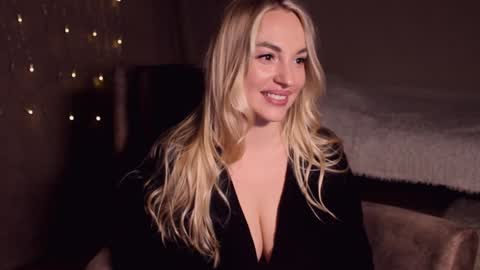 Snapshot of cherry_bomb19 chatting on 01-19-25, 04:57 CherryBomb online show from 01-19-25, 04:57