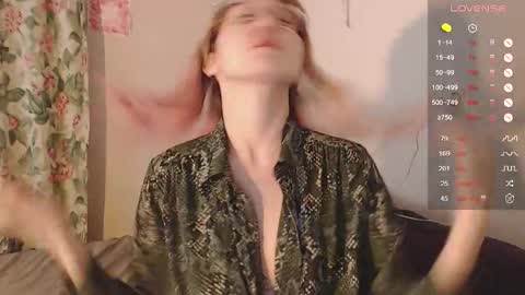 Snapshot of cherry_hazzze chatting on 09-28-25, 02:11 Cheryl online show from 09-28-25, 02:11