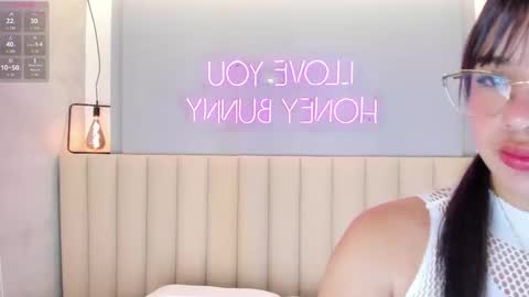 Snapshot of cherry_monroe_ chatting on 01-10-26, 10:39 C H E R R Y online show from 01-10-26, 10:39