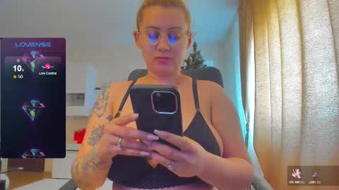 Snapshot of cherry_pie_69 chatting on 02-09-25, 09:26 mayra online show from 02-09-25, 09:26