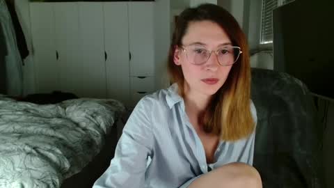 Snapshot of cherryangle chatting on 02-25-26, 02:48 Leonie online show from 02-25-26, 02:48