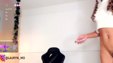 Snapshot of cherrybr_ chatting on 01-11-25, 11:12 Cherry Lady online show from 01-11-25, 11:12