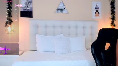 Snapshot of cherrybr_ chatting on 01-17-25, 12:20 Cherry Lady online show from 01-17-25, 12:20