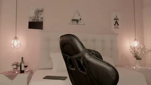 Snapshot of cherrybr_ chatting on 02-14-25, 07:02 Cherry Lady online show from 02-14-25, 07:02